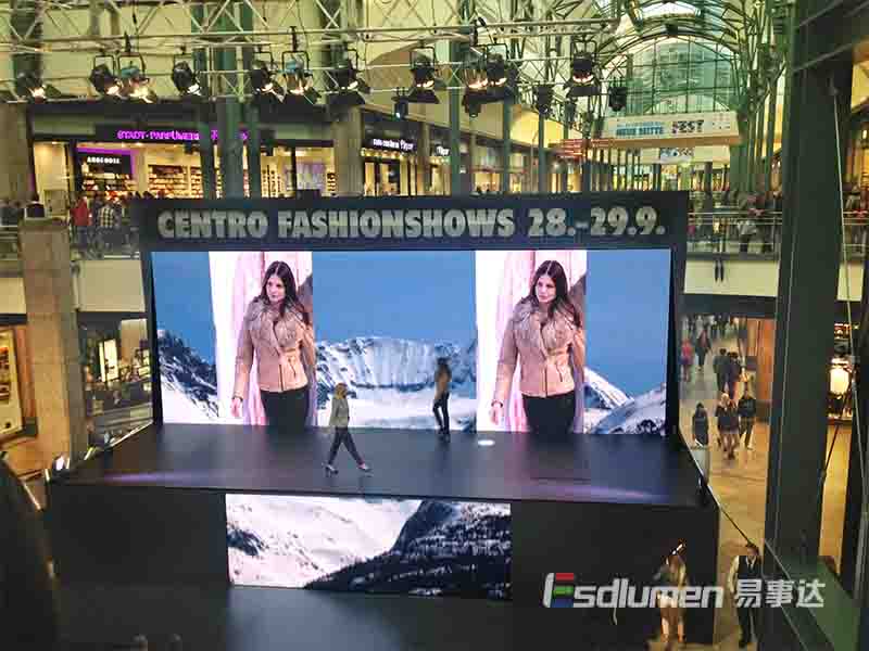 Smart P6 For Centro FashionShows， Oberhousen, Germany